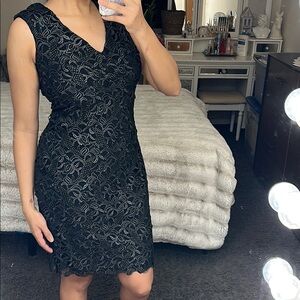 Lauren Ralph Lauren Elegant Black Lace Dress with gray sparkles size 8 used